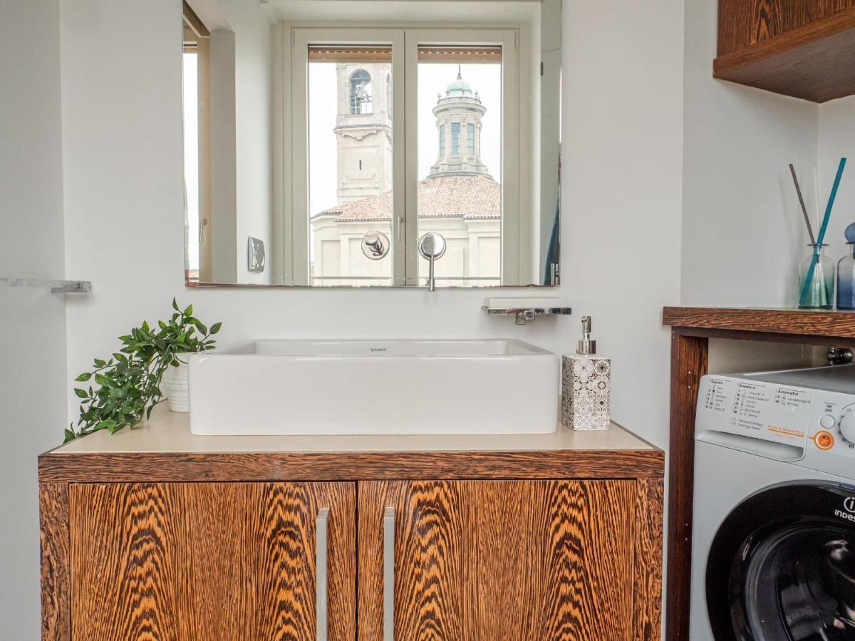 The Best Rent - Bright Two-Bedroom Apartment In De Amicis, Milan